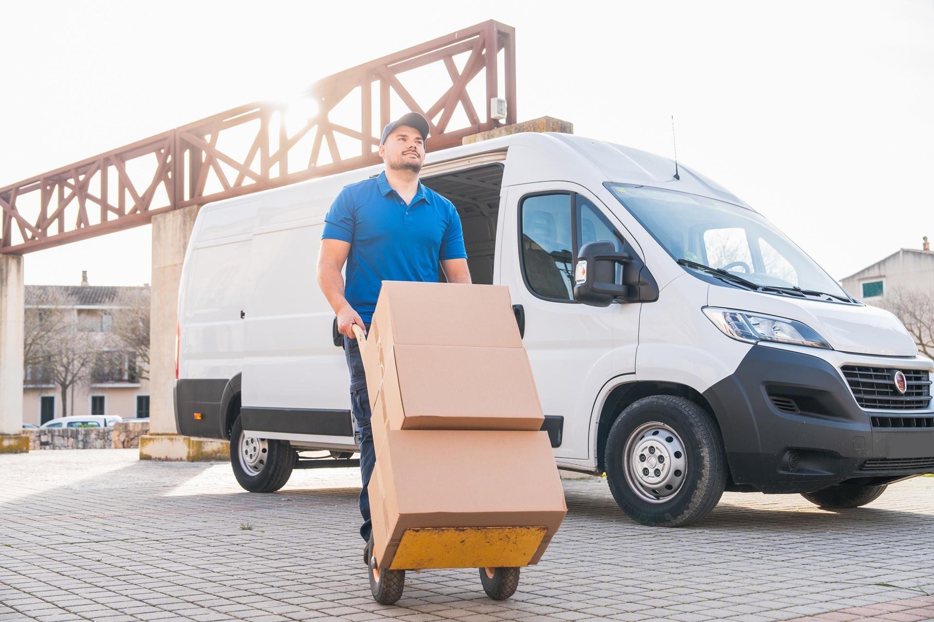 Paketversand mit Schrenzpapier gesichert