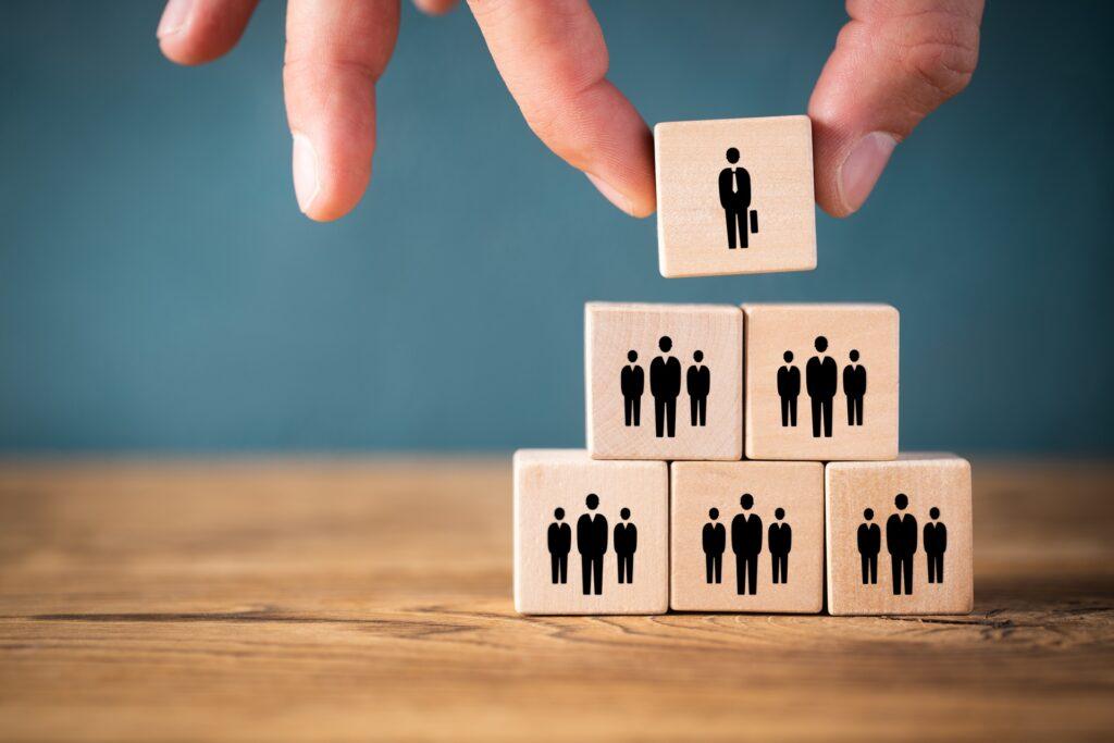 Symbol für Teamführung und Hierarchien | Ghostwriter Agentur